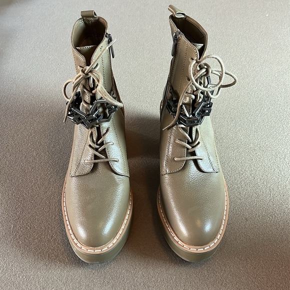 Vince Camuto NWOB Keltana Leather
Combat Boot - Size 9 - Picture 2 of 10